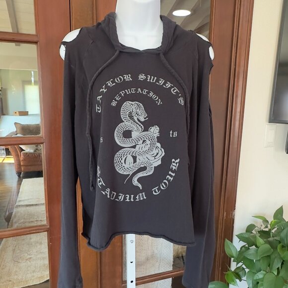 Tayor Swift Reputation Tour Collectible Concert Tee - Picture 1 of 7